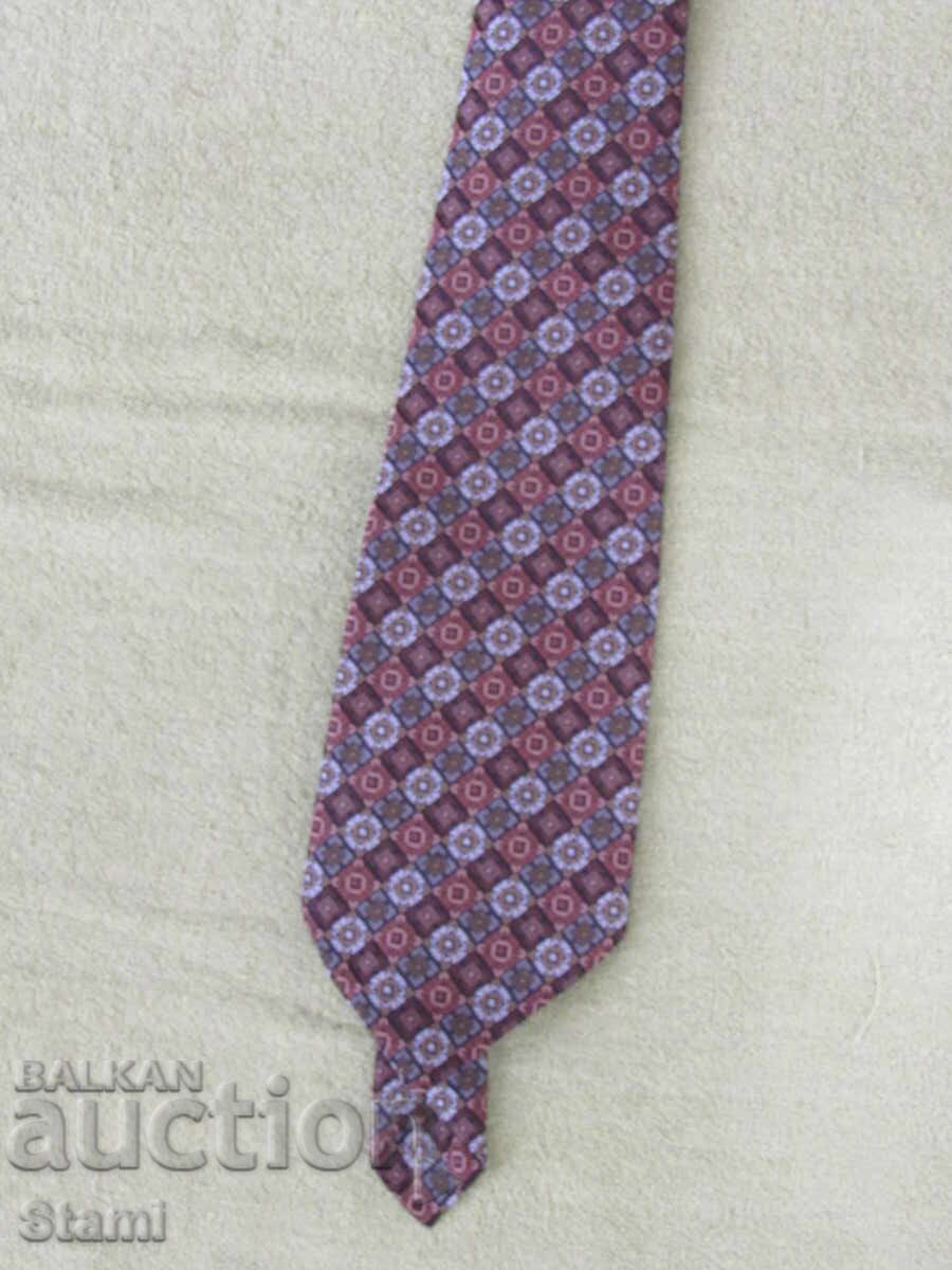 Delivery of Men's new tie Delivery of Men's new tie