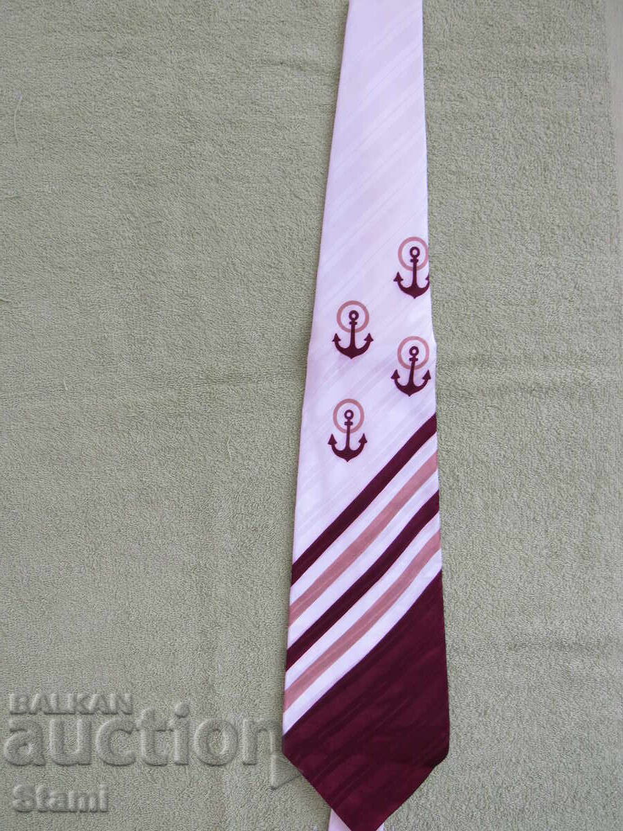 Delivery of Men's new tie Delivery of Men's new tie