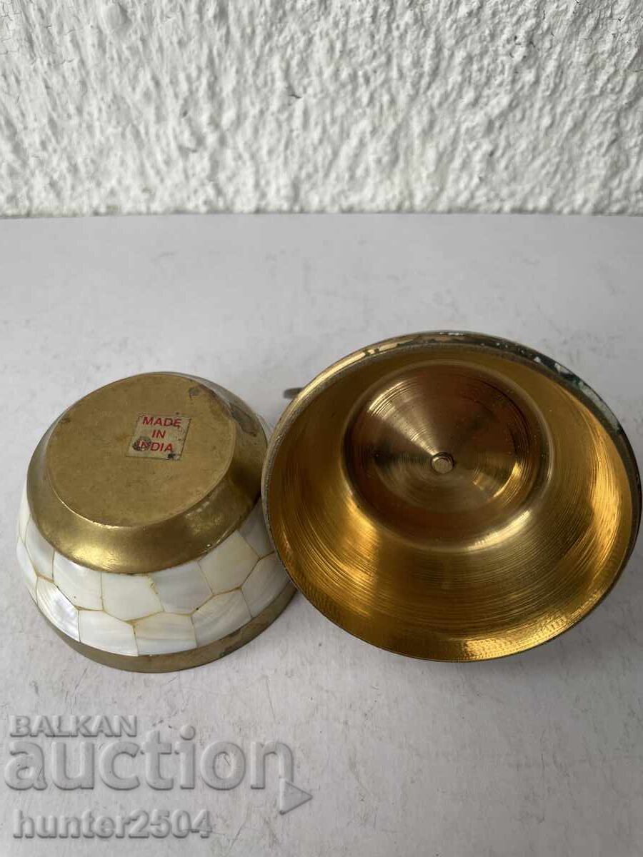 Licitație Cutie Măr-alamă și sidef, 8/6 cm Licitație Cutie Măr-alamă și sidef, 8/6 cm