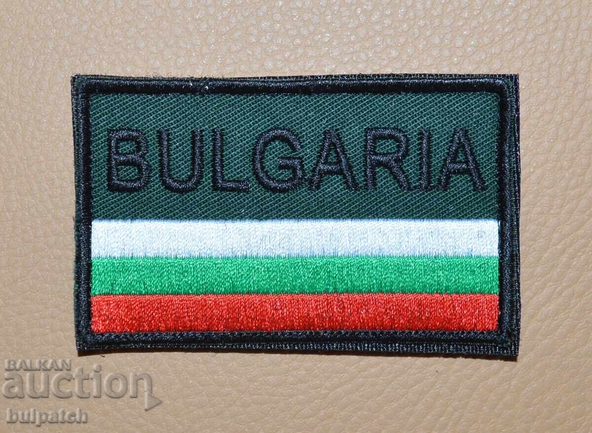 lipită pe emblema uniformei steagul BG