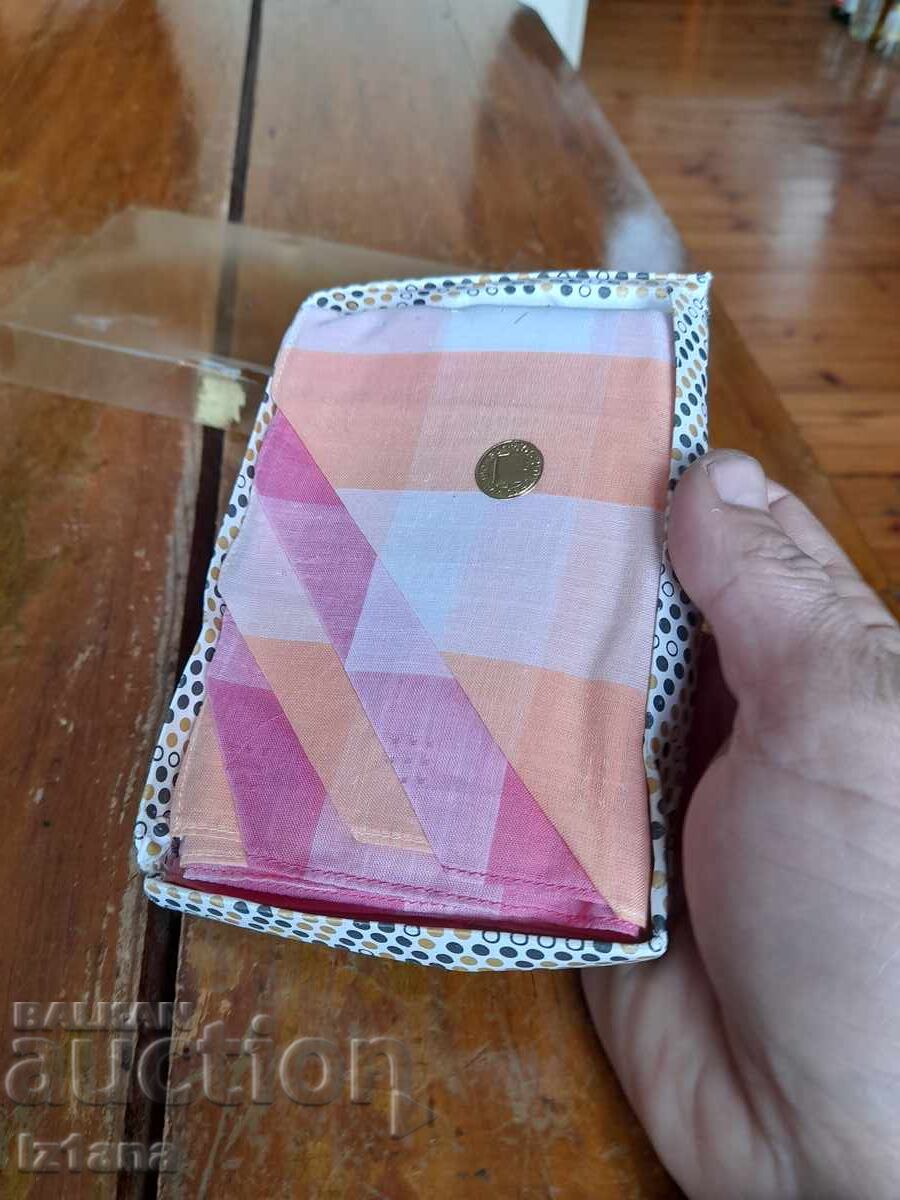 Licitație Batiste bătrâne Clover Licitație Batiste bătrâne Clover