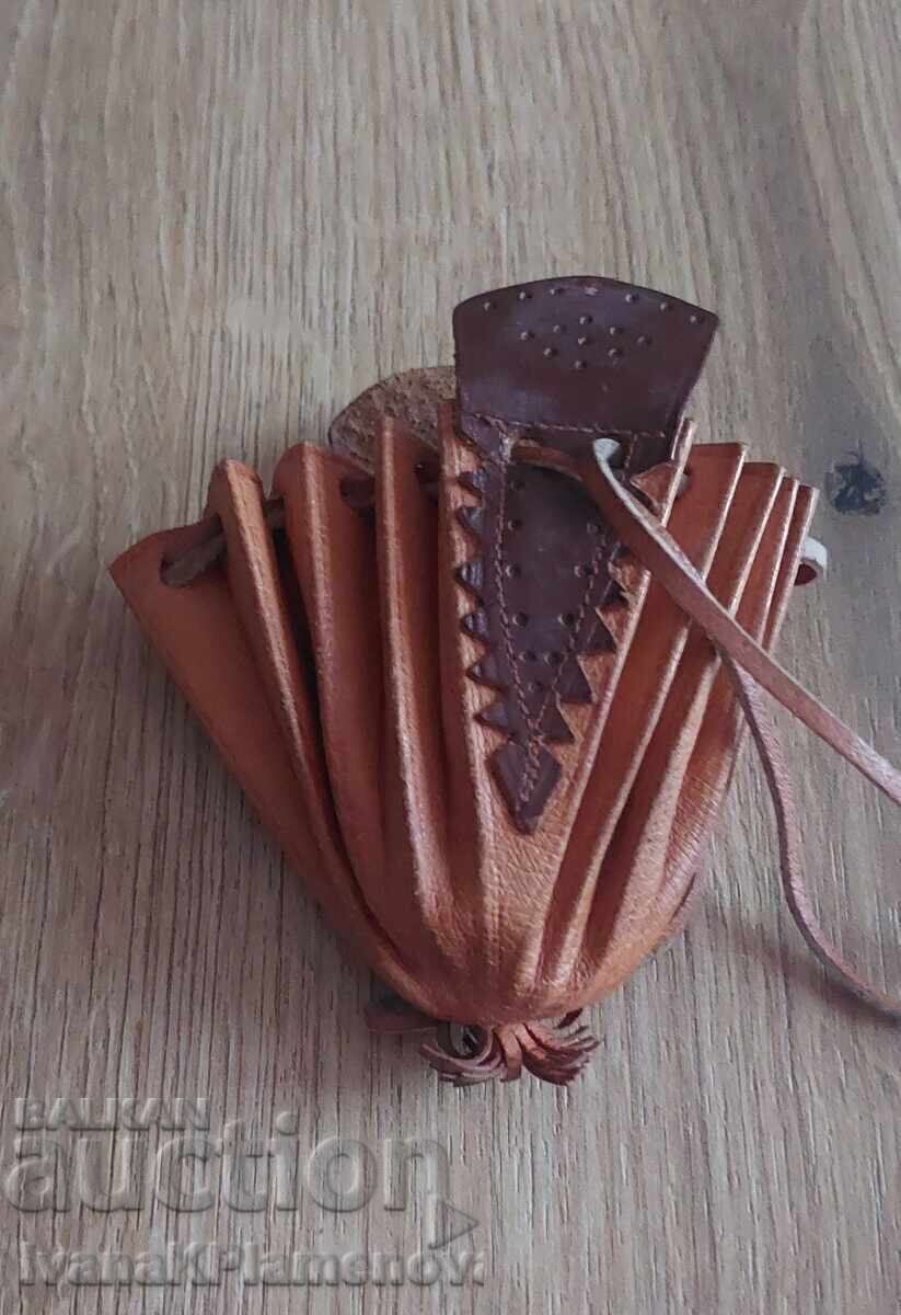 Auction Genuine leather bag for connoisseurs Auction Genuine leather bag for connoisseurs