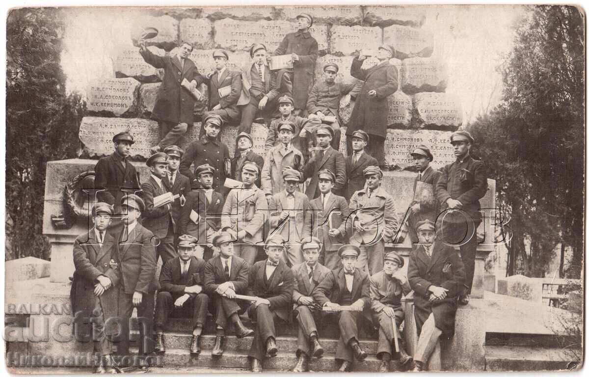 OLD PHOTO SOFIA DOCTORAL MONUMENT MEDICAL STUDENTS D229