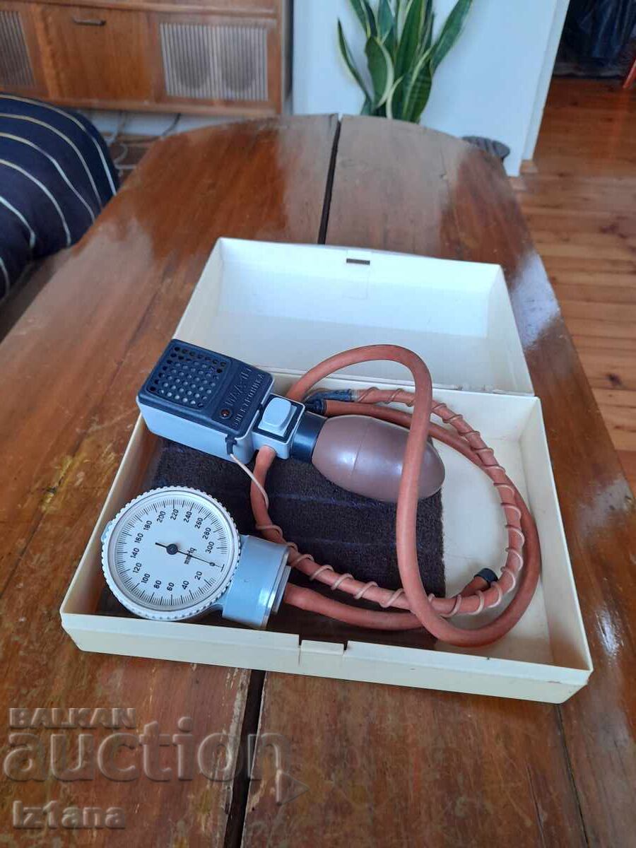 Old blood pressure device Electronics IAD-1 with price 27.00 BGN | € 13.80