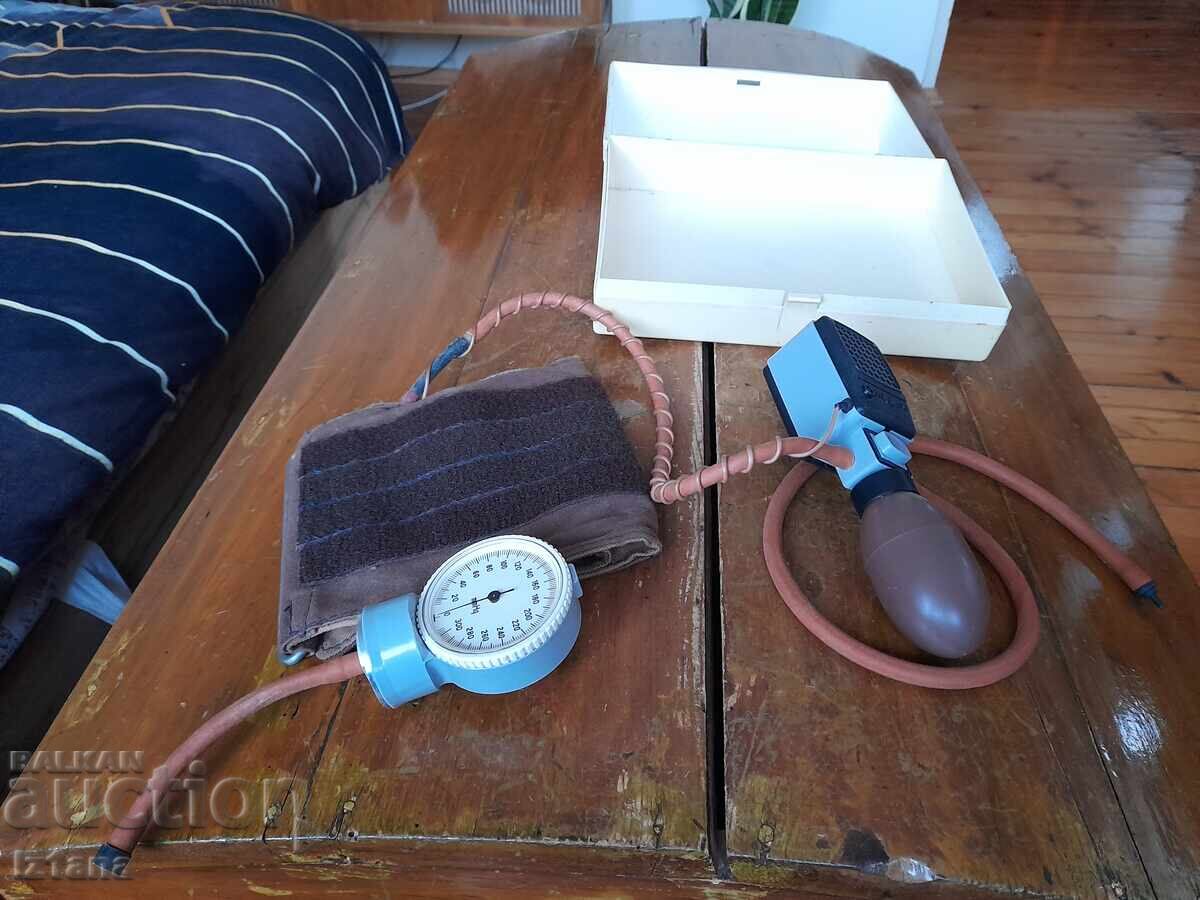 Auction  Old blood pressure device Electronics IAD-1