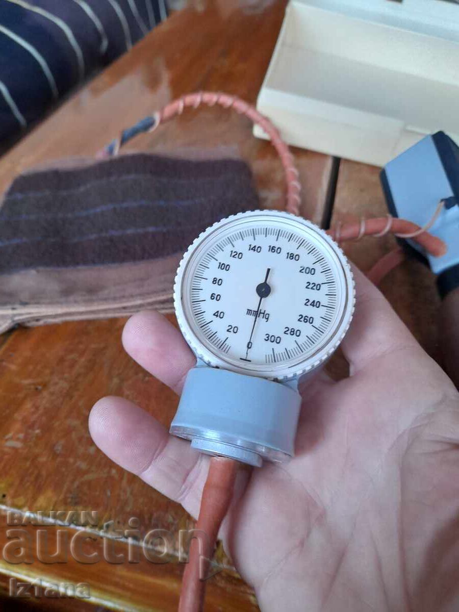 Delivery of Old blood pressure device Electronics IAD-1