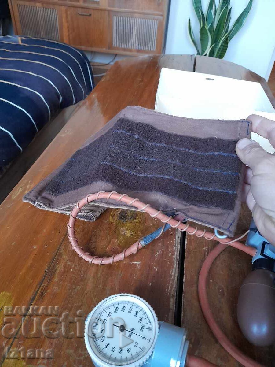 Old blood pressure device Electronics IAD-1 - 7