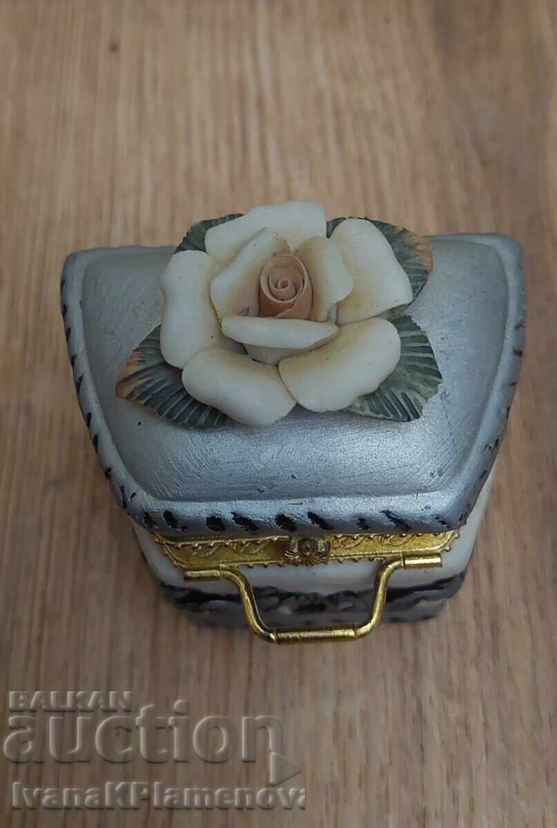 A jewelry box - 5