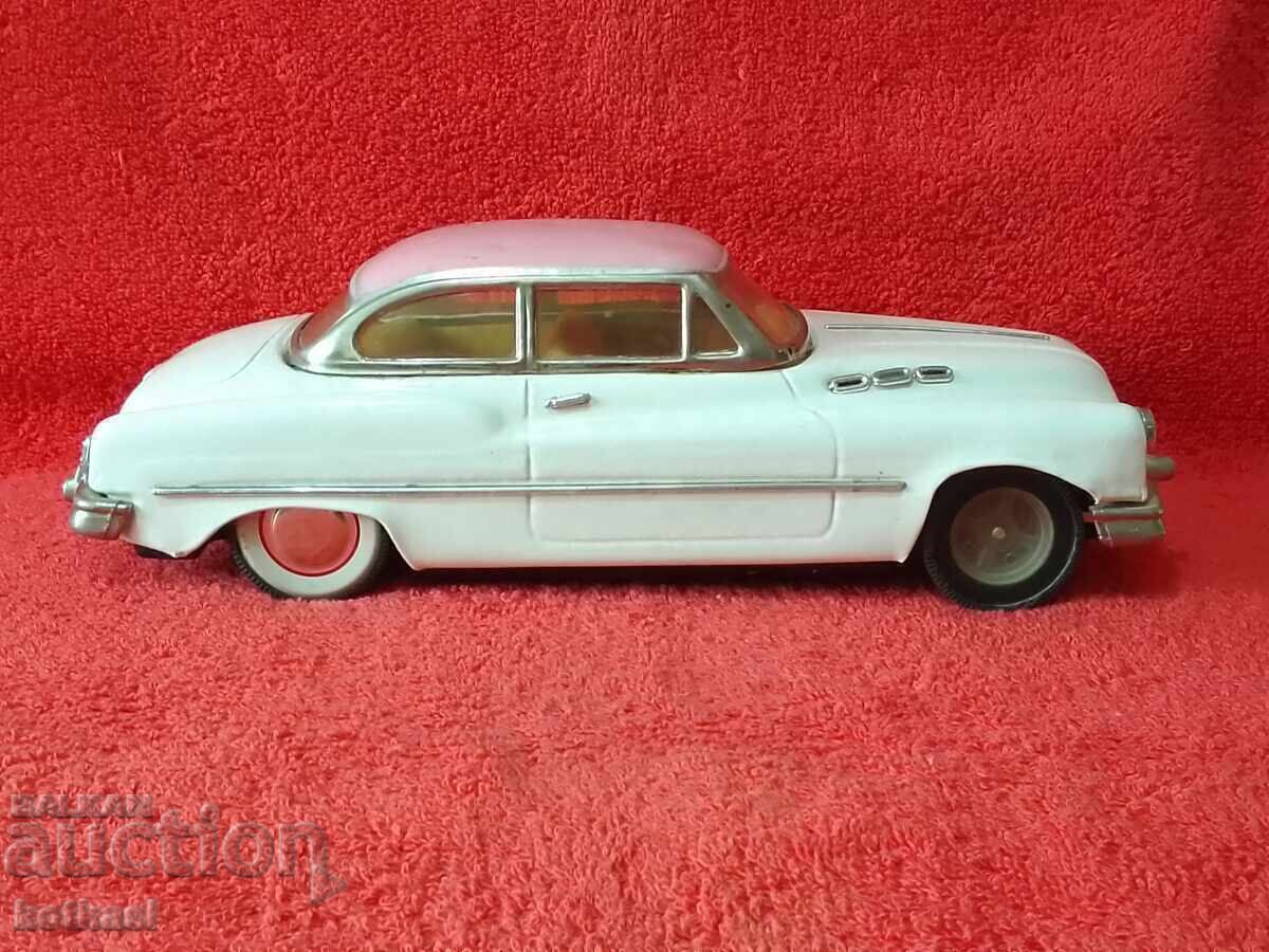 Auction  Old metal car 1953 Apple MF-322 Voiture Standart Sedan