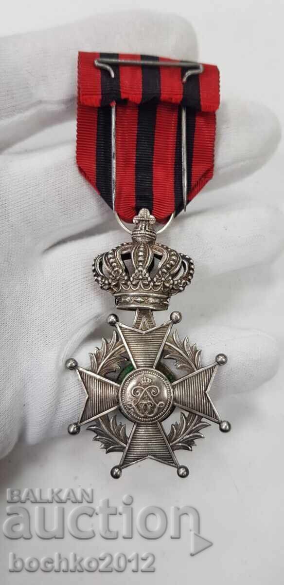 Auction Collectible silver order with crown and enamel Kingdom of Belgium Auction Collectible silver order with crown and enamel Kingdom of Belgium