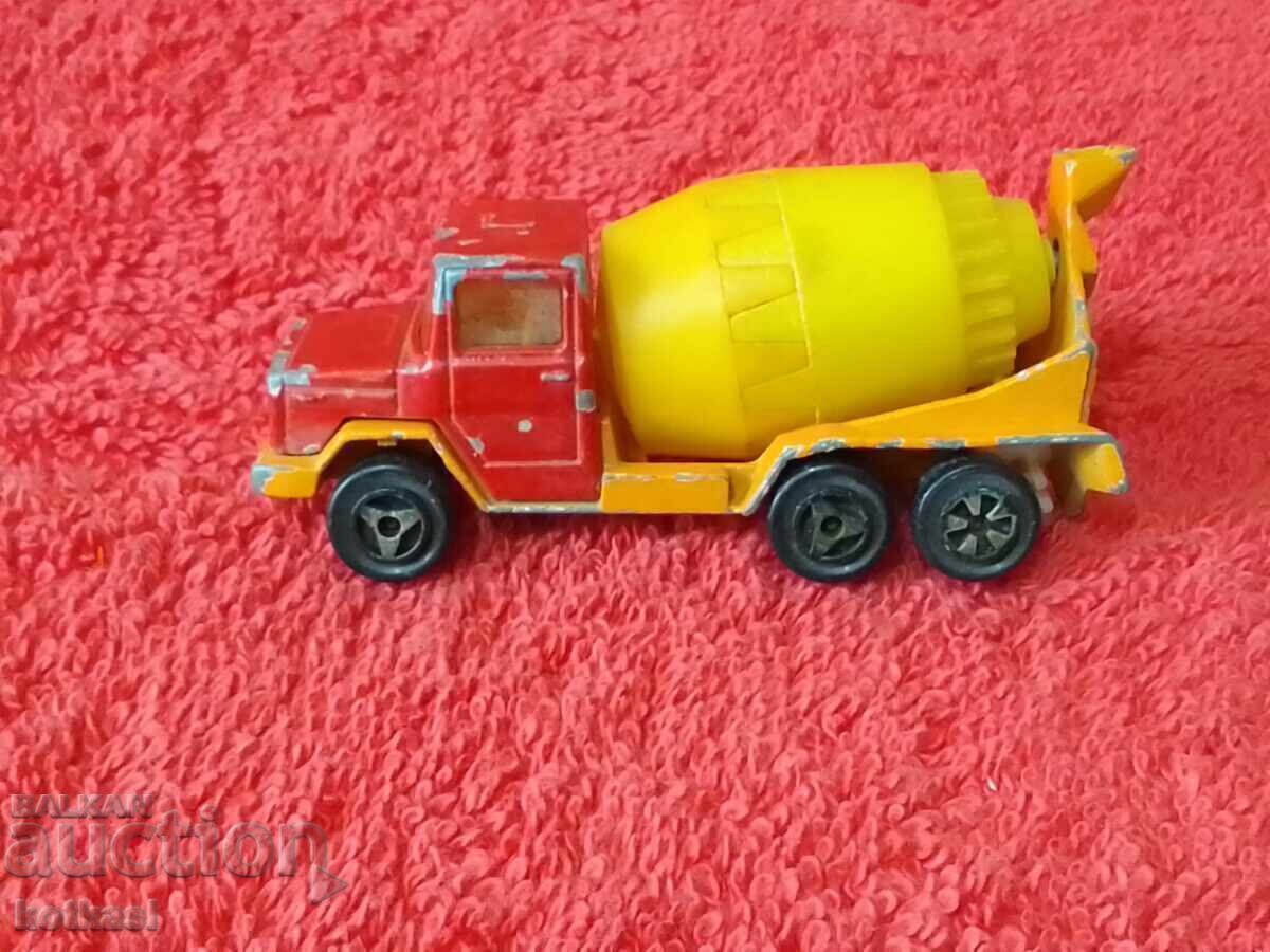 Παλαιό μεταλλικό φορτηγό Φορτηγό σκυροδέματος 1/100 Γαλλία MAJORETTE με τιμή € 6.00 | 11.73 BGN Παλαιό μεταλλικό φορτηγό Φορτηγό σκυροδέματος 1/100 Γαλλία MAJORETTE με τιμή € 6.00 | 11.73 BGN