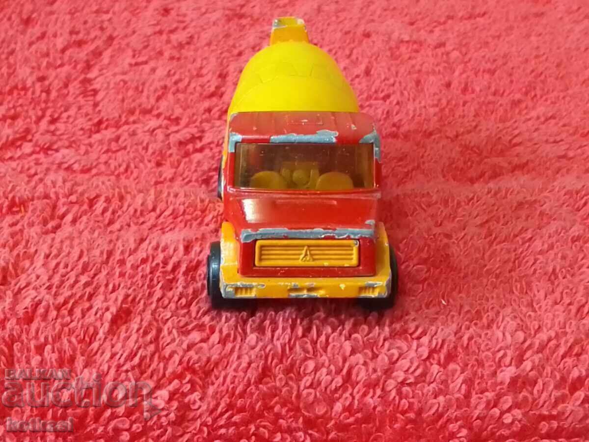 Auction  Old metal truck Concrete truck 1/100 France MAJORETTE