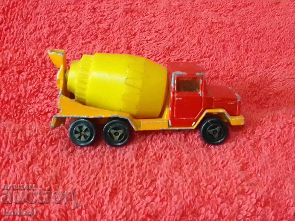 Delivery of Old metal truck Concrete truck 1/100 France MAJORETTE