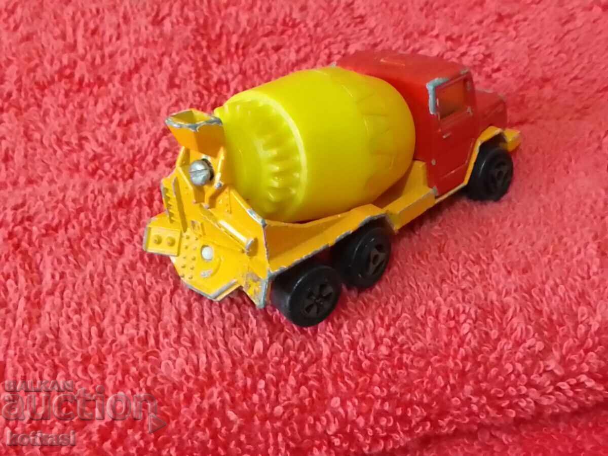 Old metal truck Concrete truck 1/100 France MAJORETTE - 7