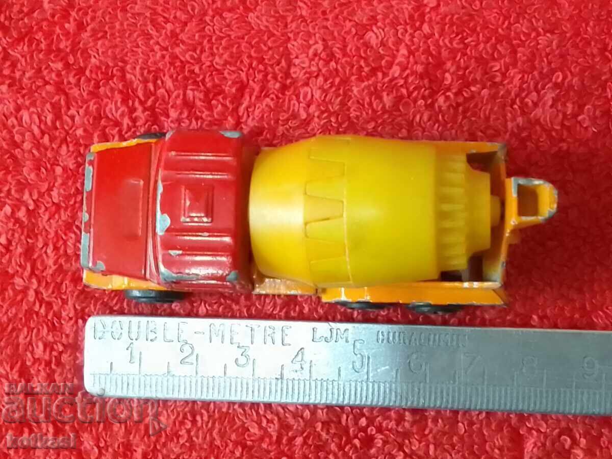 Old metal truck Concrete truck 1/100 France MAJORETTE