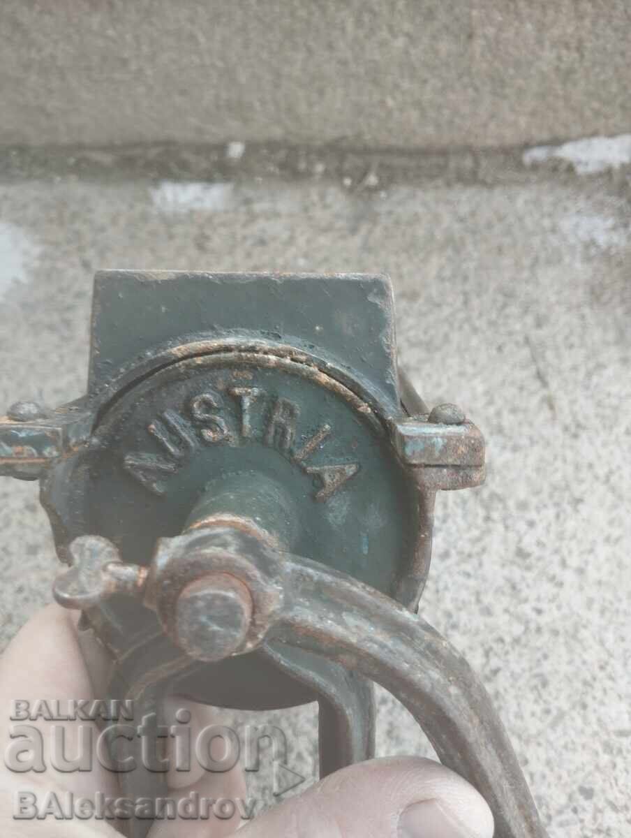 Old tomato grinding machine, etc. with price 19.00 BGN | € 9.71 Old tomato grinding machine, etc. with price 19.00 BGN | € 9.71