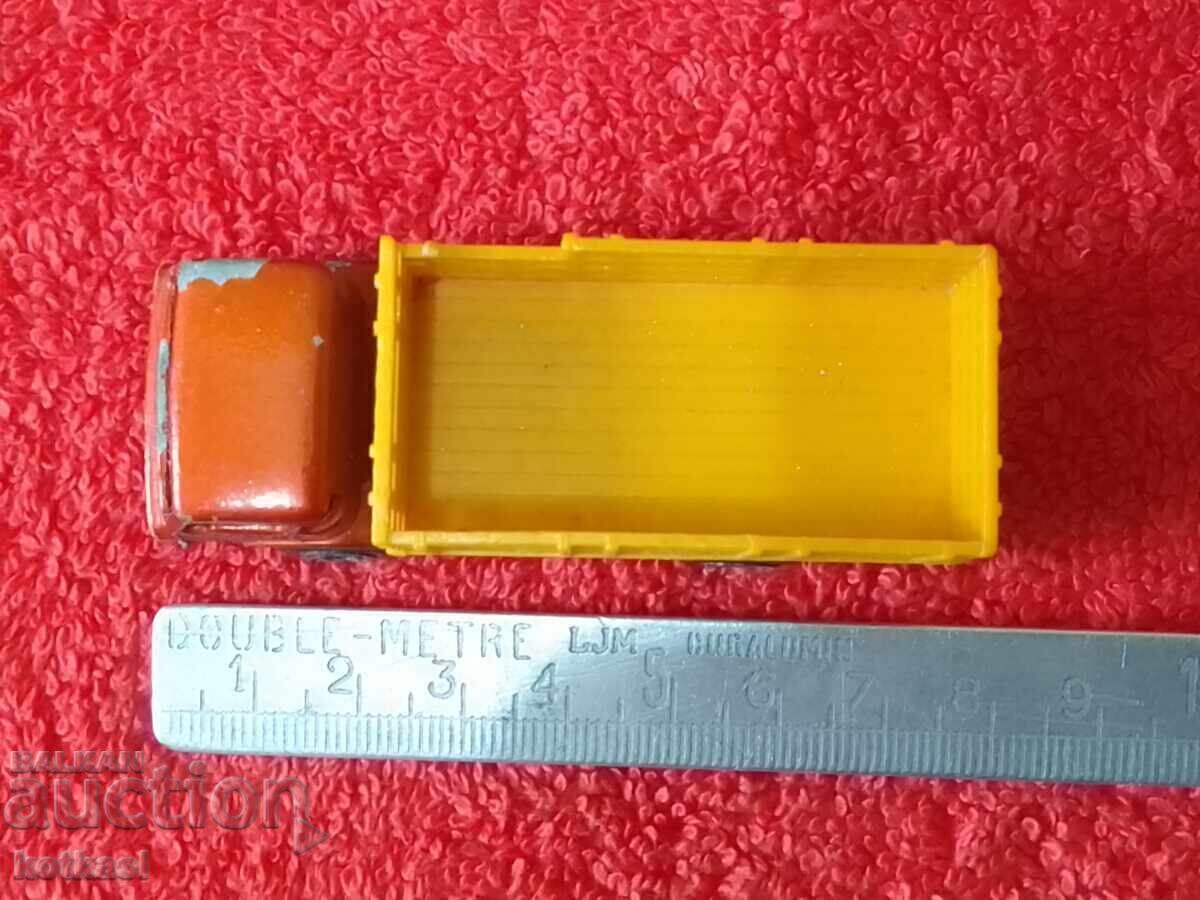 Old metal truck 1976 model MATCHBOX ENGLAND LESNEY Old metal truck 1976 model MATCHBOX ENGLAND LESNEY