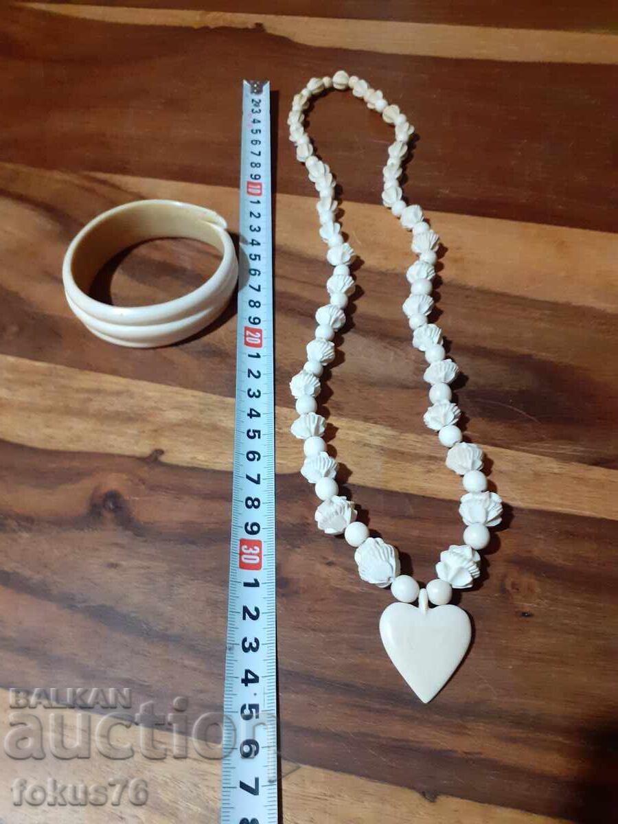 Livrarea Set de bijuterii - colier si bratara din os