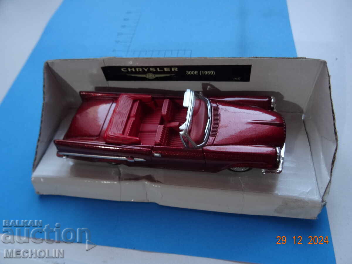 COLLECTIBLE METAL CAR CHRAYSLER 300 E 1959 - 5 COLLECTIBLE METAL CAR CHRAYSLER 300 E 1959 - 5