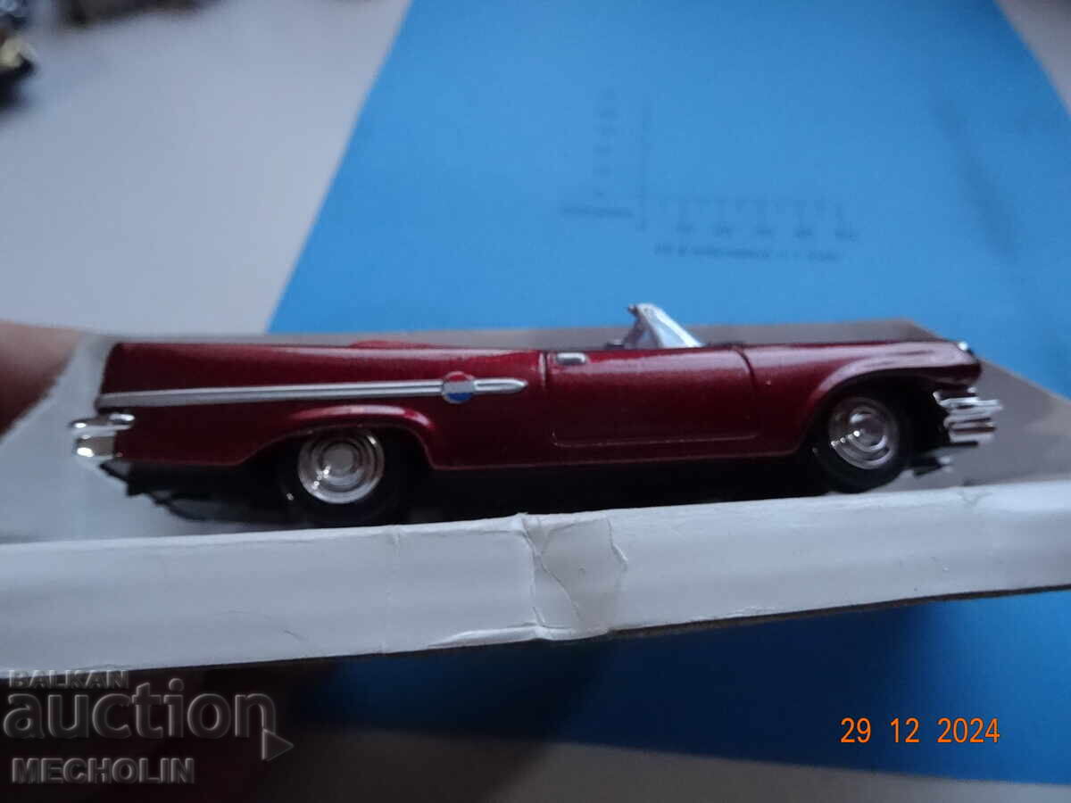 COLLECTIBLE METAL CAR CHRAYSLER 300 E 1959 - 7 COLLECTIBLE METAL CAR CHRAYSLER 300 E 1959 - 7