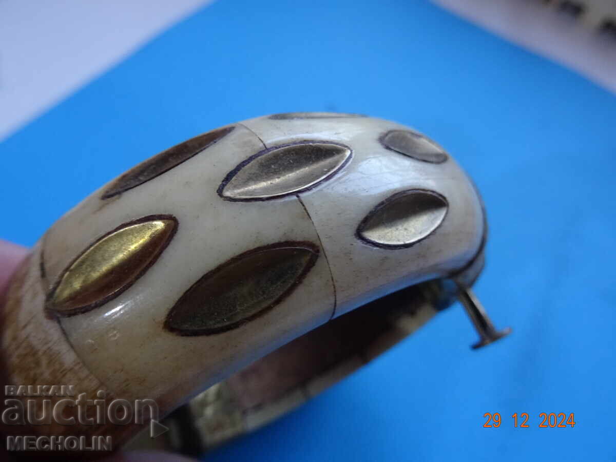 Auction COLLECTORS' BRACELET Auction COLLECTORS' BRACELET