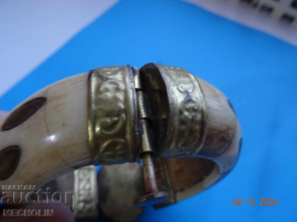 Delivery of COLLECTORS' BRACELET Delivery of COLLECTORS' BRACELET