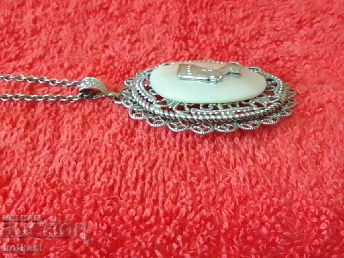 Auction Old silver necklace pendant Nefertiti semi-precious stone Auction Old silver necklace pendant Nefertiti semi-precious stone