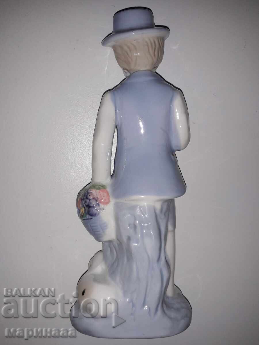 FIGURA PORCELAN 19,5 CM cu preț 5.00 BGN | € 2.56 FIGURA PORCELAN 19,5 CM cu preț 5.00 BGN | € 2.56