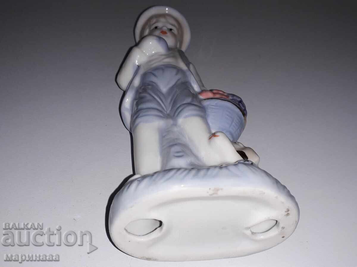 Licitație FIGURA PORCELAN 19,5 CM Licitație FIGURA PORCELAN 19,5 CM