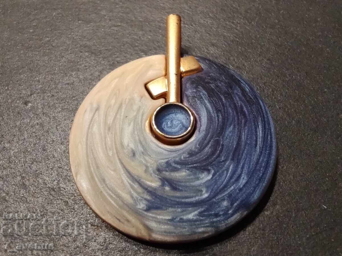 Old designer locket jewelry, unique 12/30/24 with price 199.00 BGN | € 101.75 Old designer locket jewelry, unique 12/30/24 with price 199.00 BGN | € 101.75