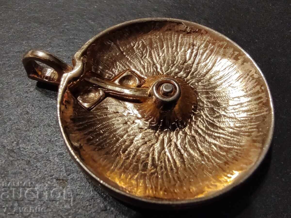 Delivery of Old designer locket jewelry, unique 12/30/24 Delivery of Old designer locket jewelry, unique 12/30/24