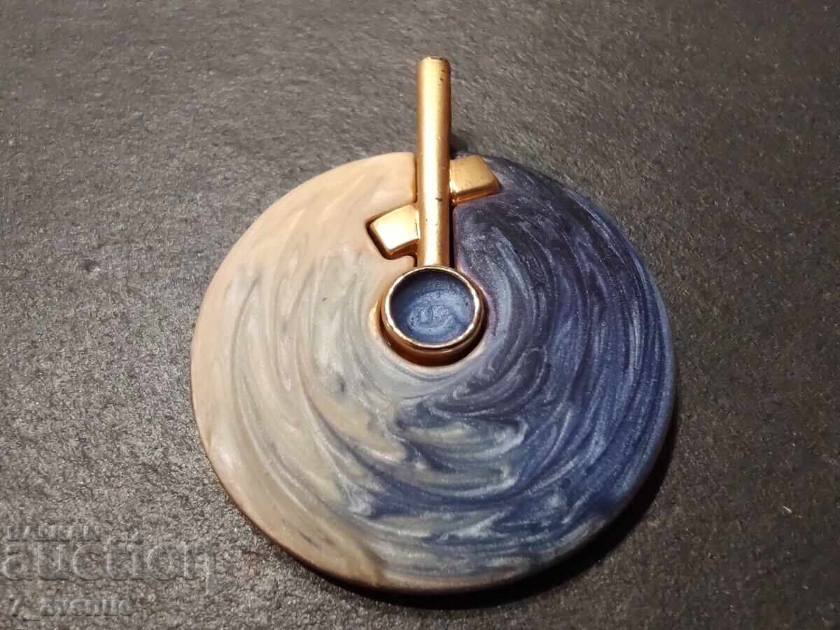 Old designer locket jewelry, unique 12/30/24 Old designer locket jewelry, unique 12/30/24