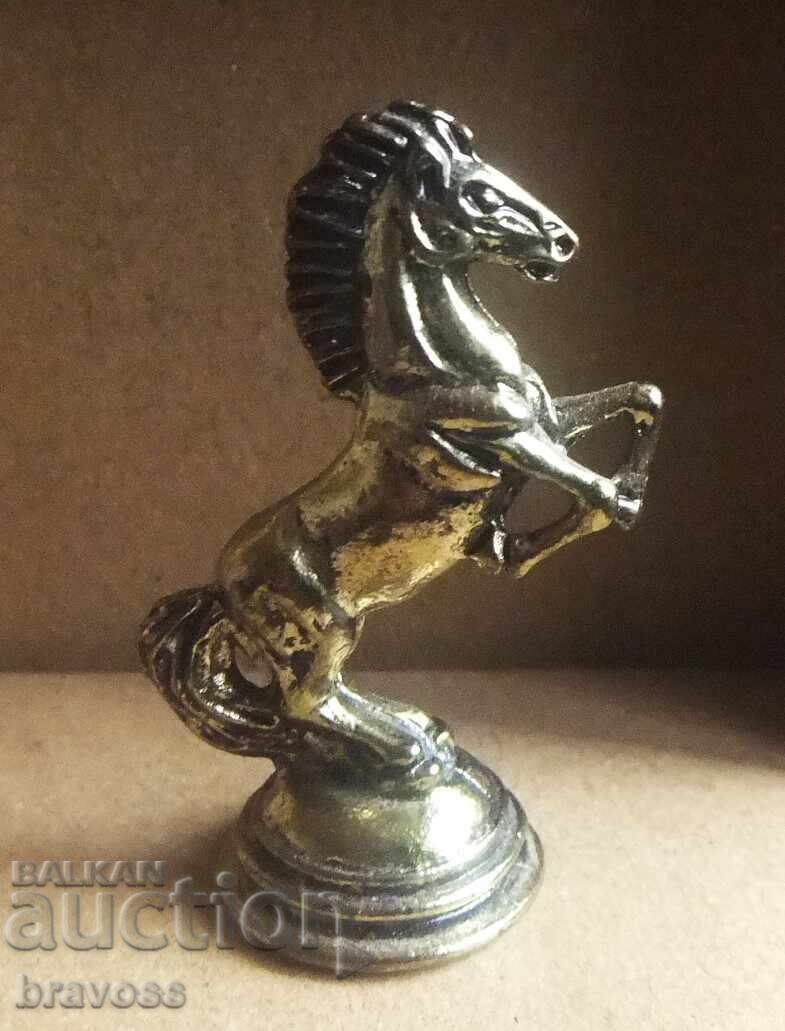 LOT - Metal chess piece