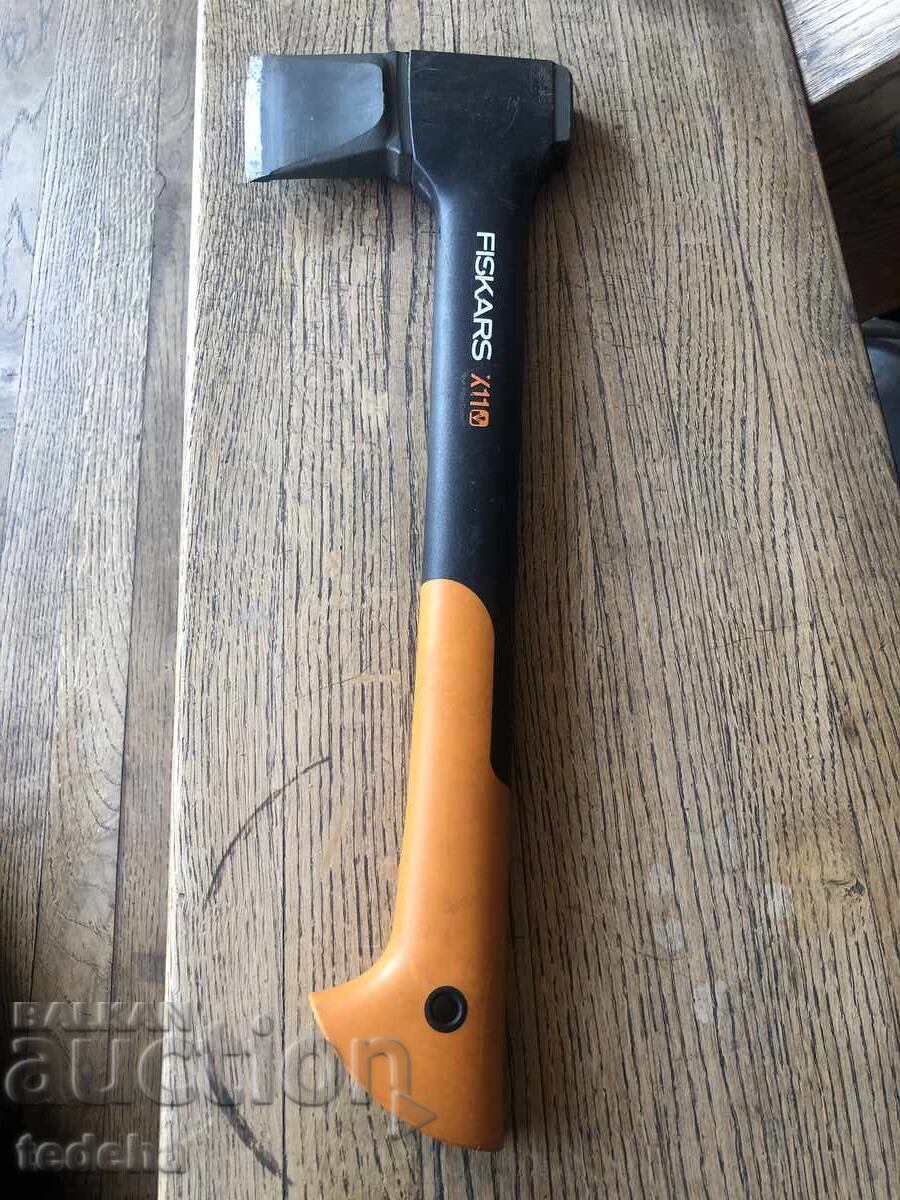 FISKARS X110 AXE EXCELLENT with price 120.00 BGN | € 61.36 FISKARS X110 AXE EXCELLENT with price 120.00 BGN | € 61.36