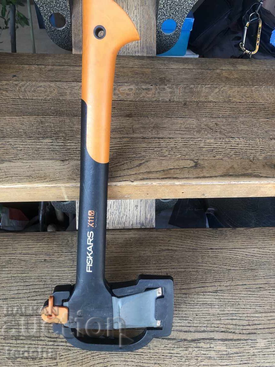 FISKARS X110 AXE EXCELLENT - 6 FISKARS X110 AXE EXCELLENT - 6