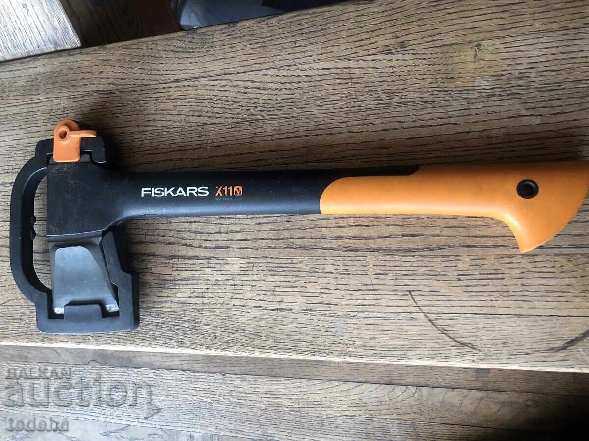 FISKARS X110 AXE EXCELLENT FISKARS X110 AXE EXCELLENT
