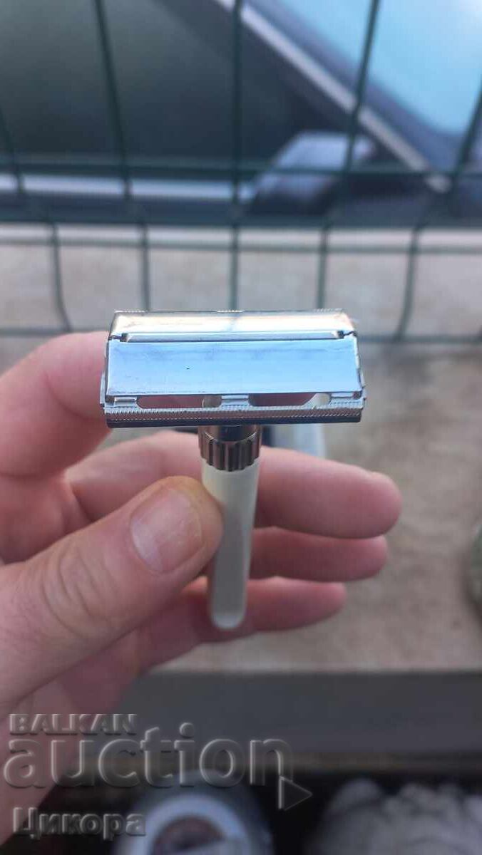 Auction OLD ASTRA SELF-TRAINER Auction OLD ASTRA SELF-TRAINER