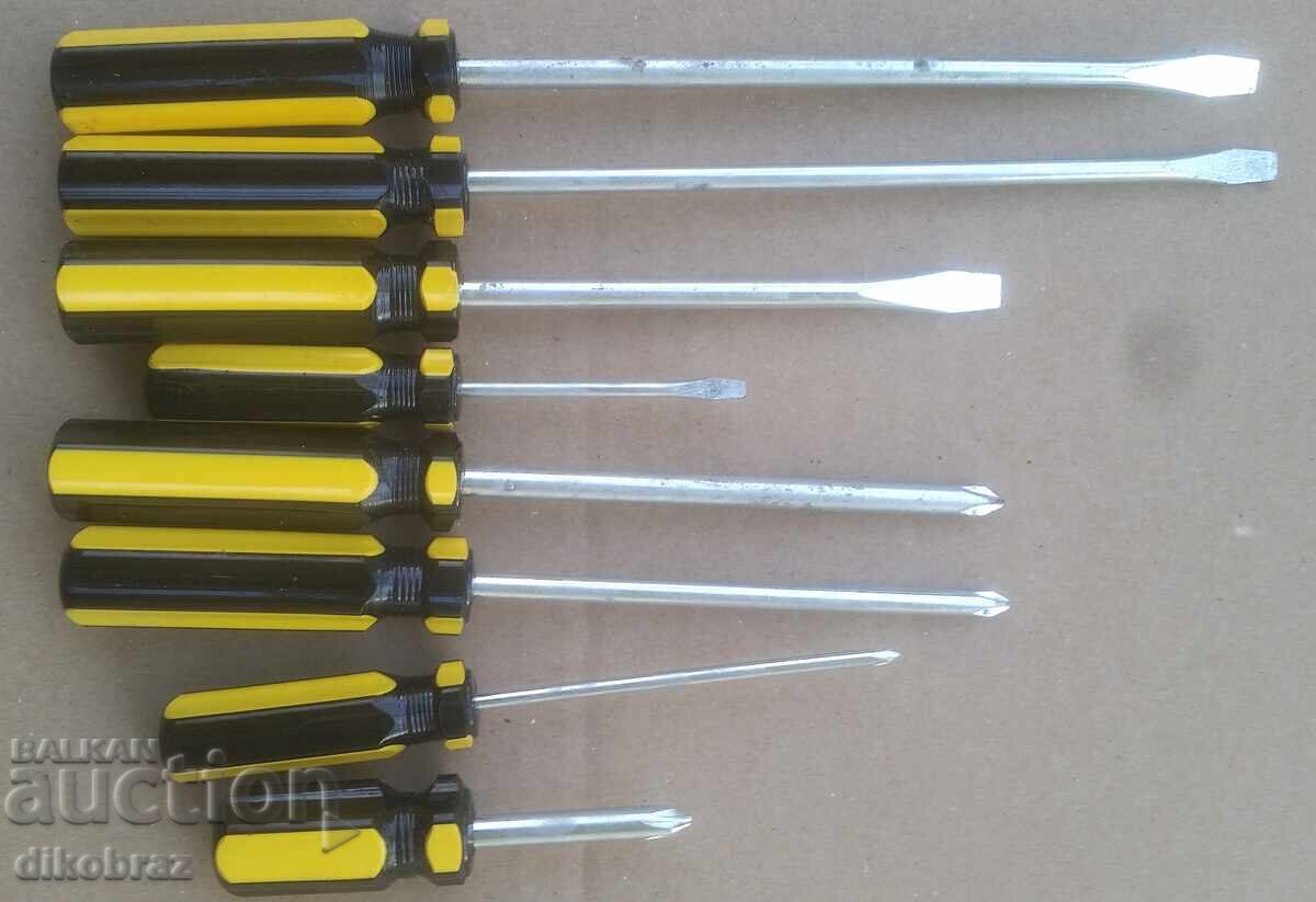 set of 8 new screwdrivers - from lev