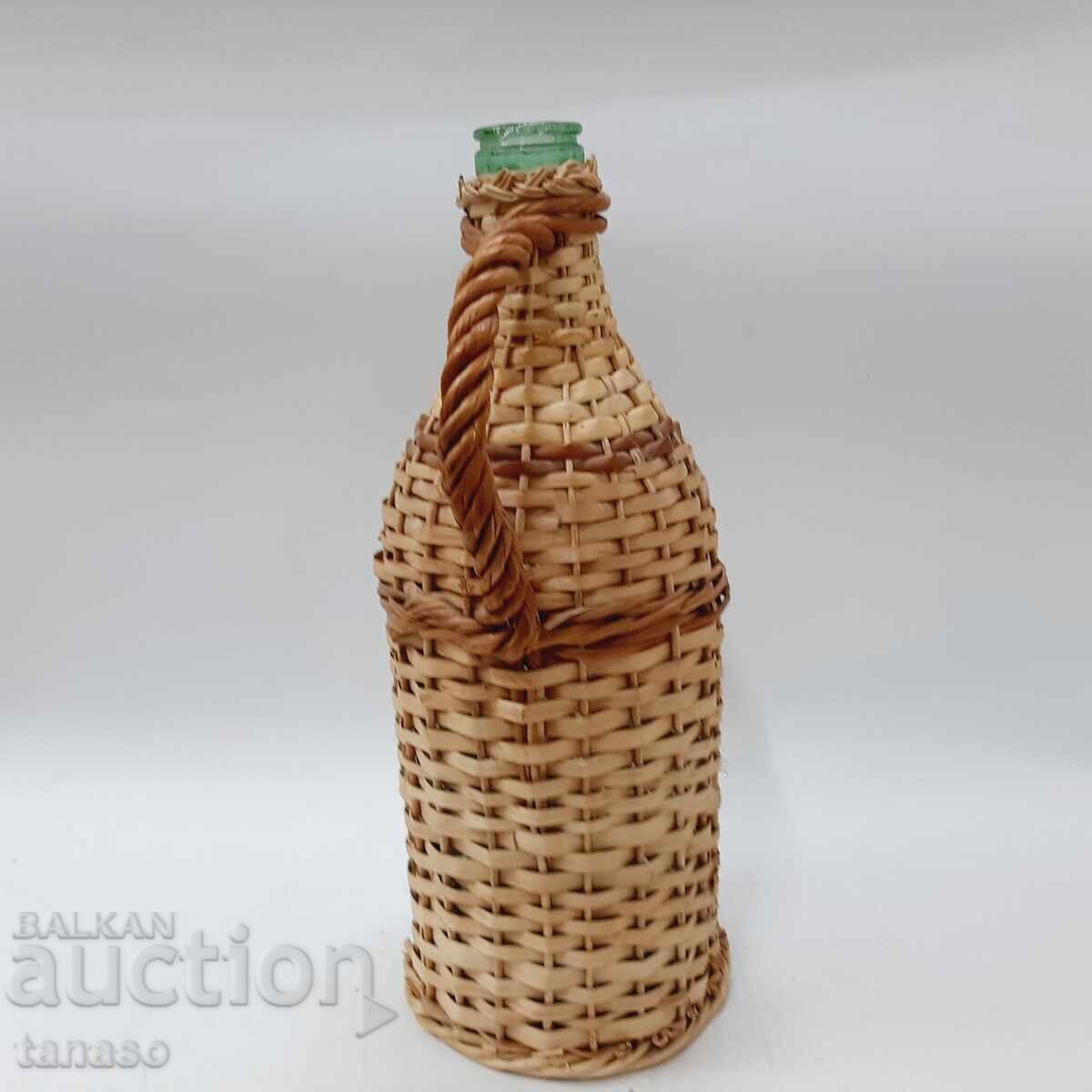 Γυάλινη νταμιτζάνα με ψάθινη πλεξούδα (11.1) με τιμή 18.00 BGN | € 9.20 Γυάλινη νταμιτζάνα με ψάθινη πλεξούδα (11.1) με τιμή 18.00 BGN | € 9.20