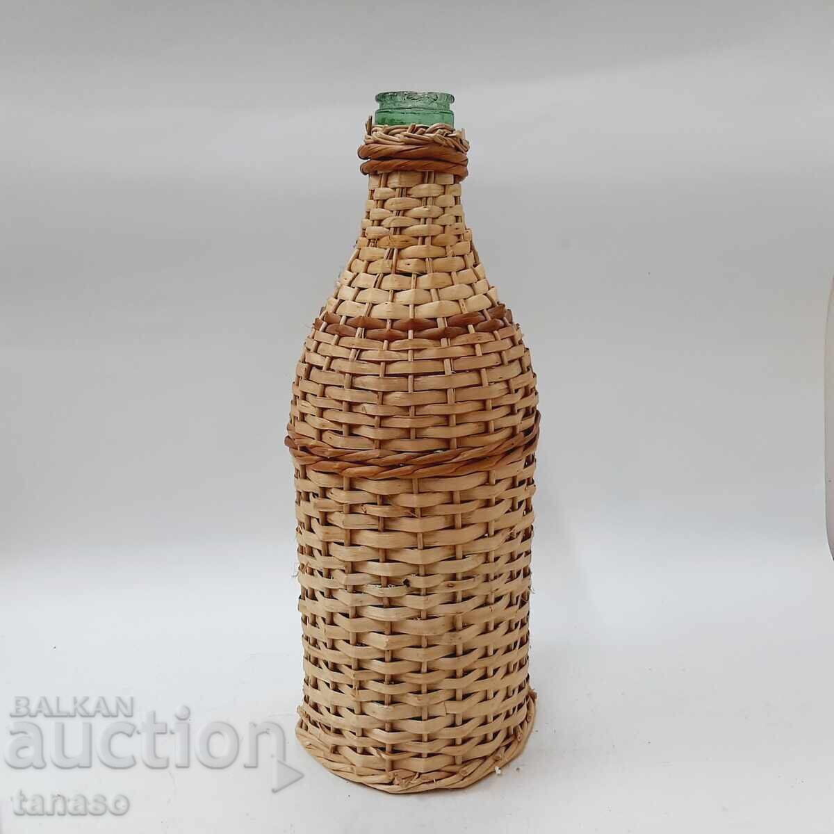 Παράδοση Γυάλινη νταμιτζάνα με ψάθινη πλεξούδα (11.1) Παράδοση Γυάλινη νταμιτζάνα με ψάθινη πλεξούδα (11.1)