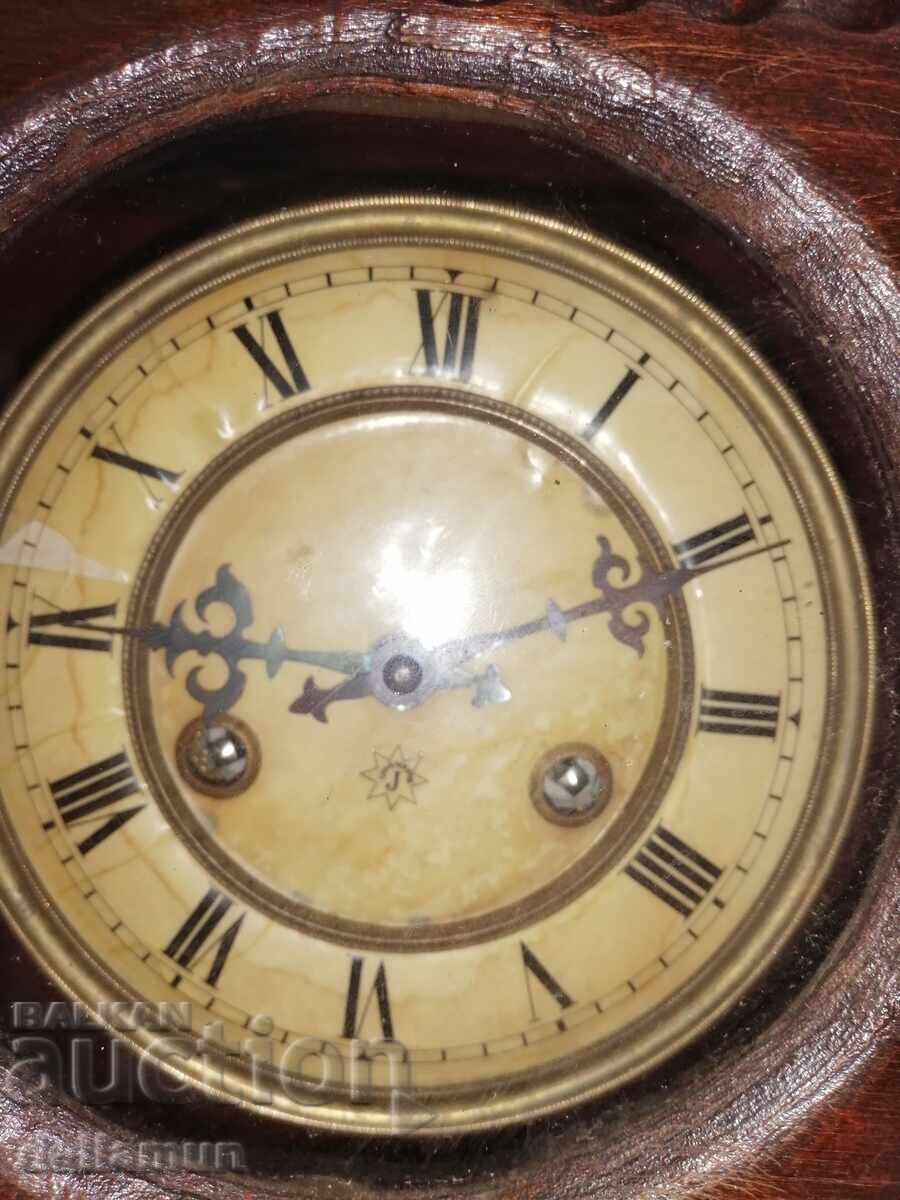 Delivery of old mechanical watch made of solid wood Junghans Delivery of old mechanical watch made of solid wood Junghans