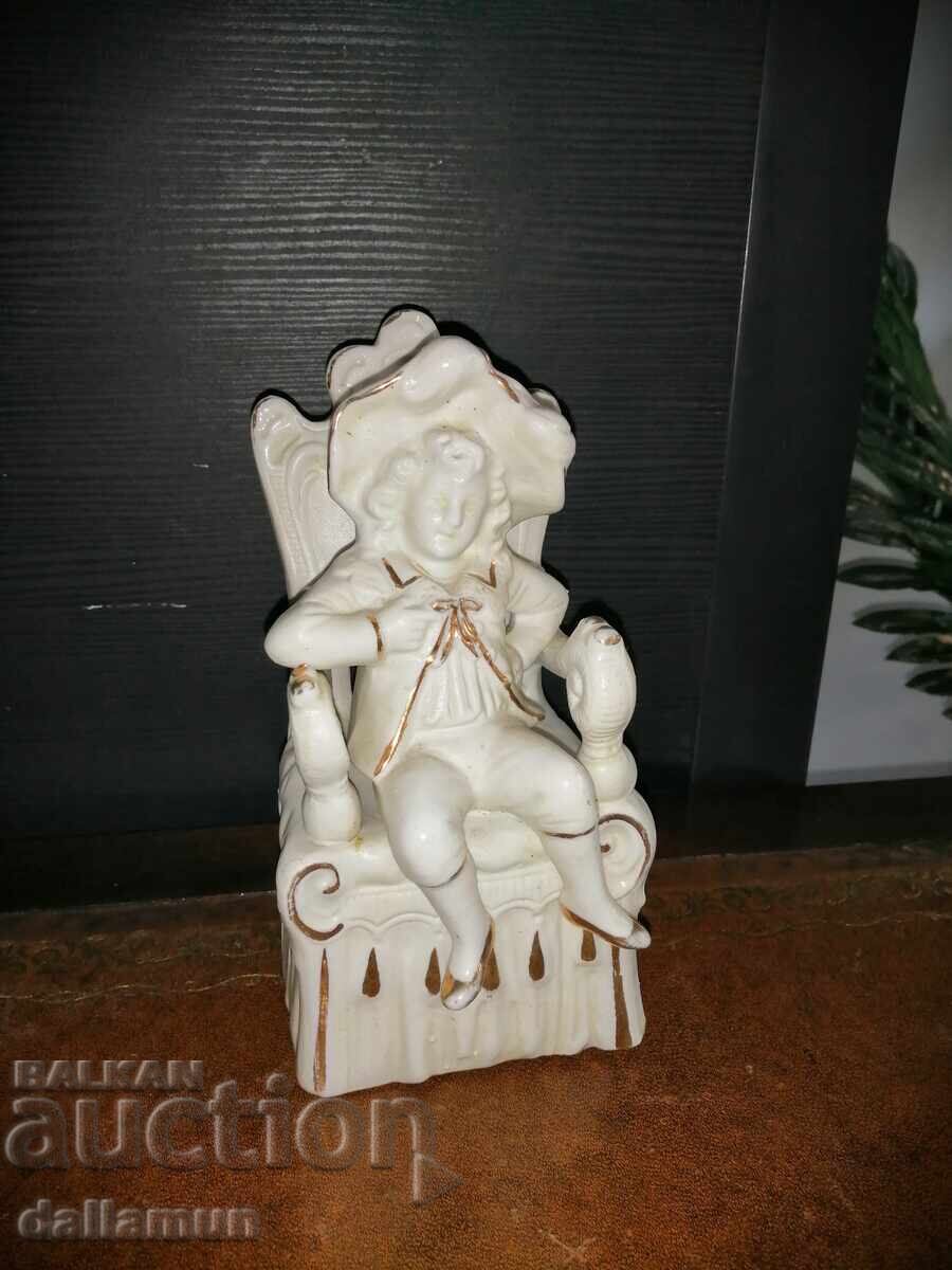 Delivery of old porcelain figurine 15 cm Delivery of old porcelain figurine 15 cm