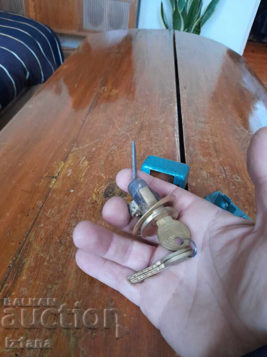 Παλαιά πρόσθετη κλειδαριά, μάνδαλο - 5