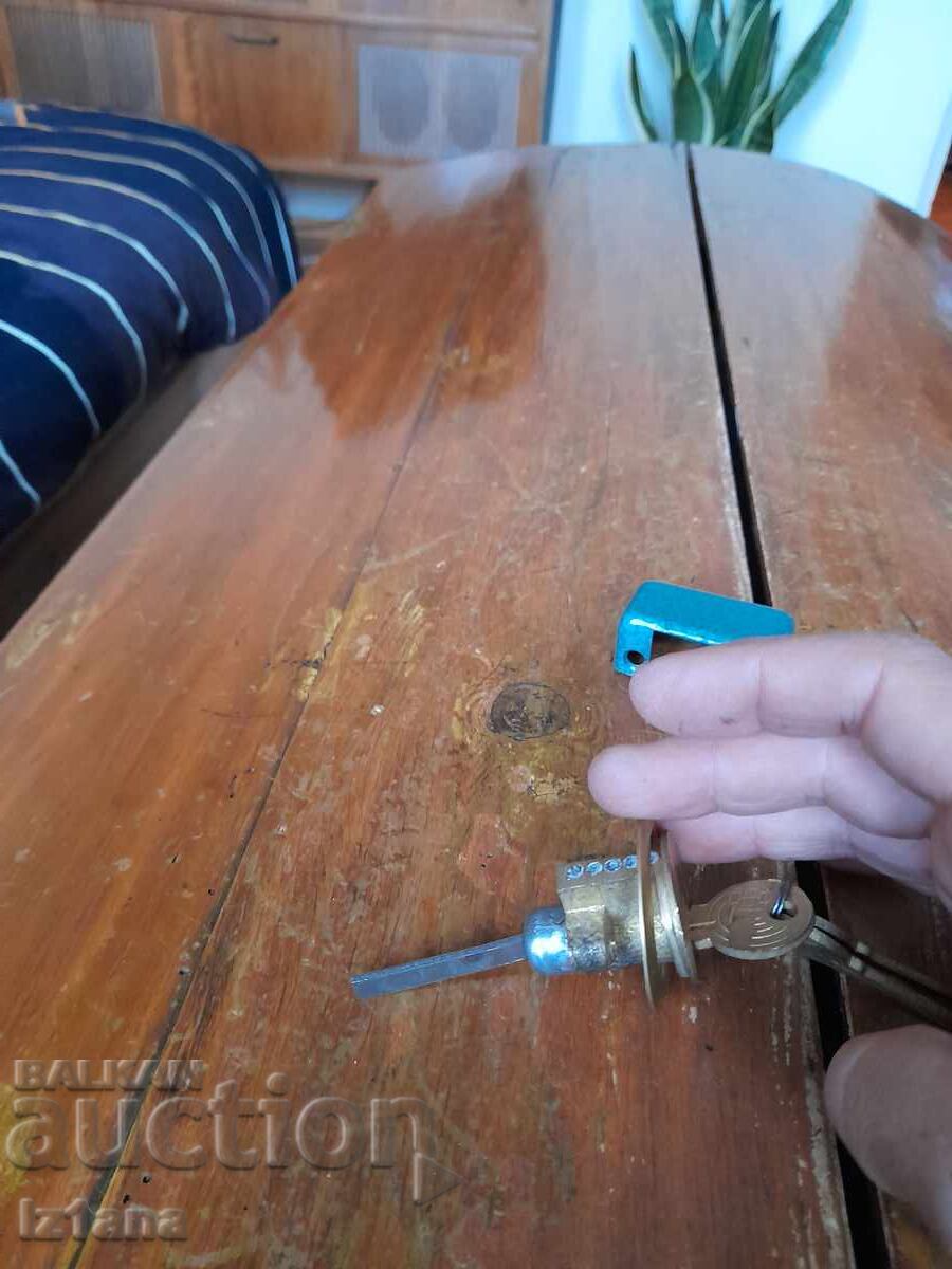 Παλαιά πρόσθετη κλειδαριά, μάνδαλο - 6