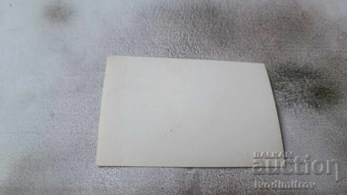 Φωτογραφία Νεαρό κορίτσι σε βράχους με τιμή 1.65 BGN | € 0.84 Φωτογραφία Νεαρό κορίτσι σε βράχους με τιμή 1.65 BGN | € 0.84