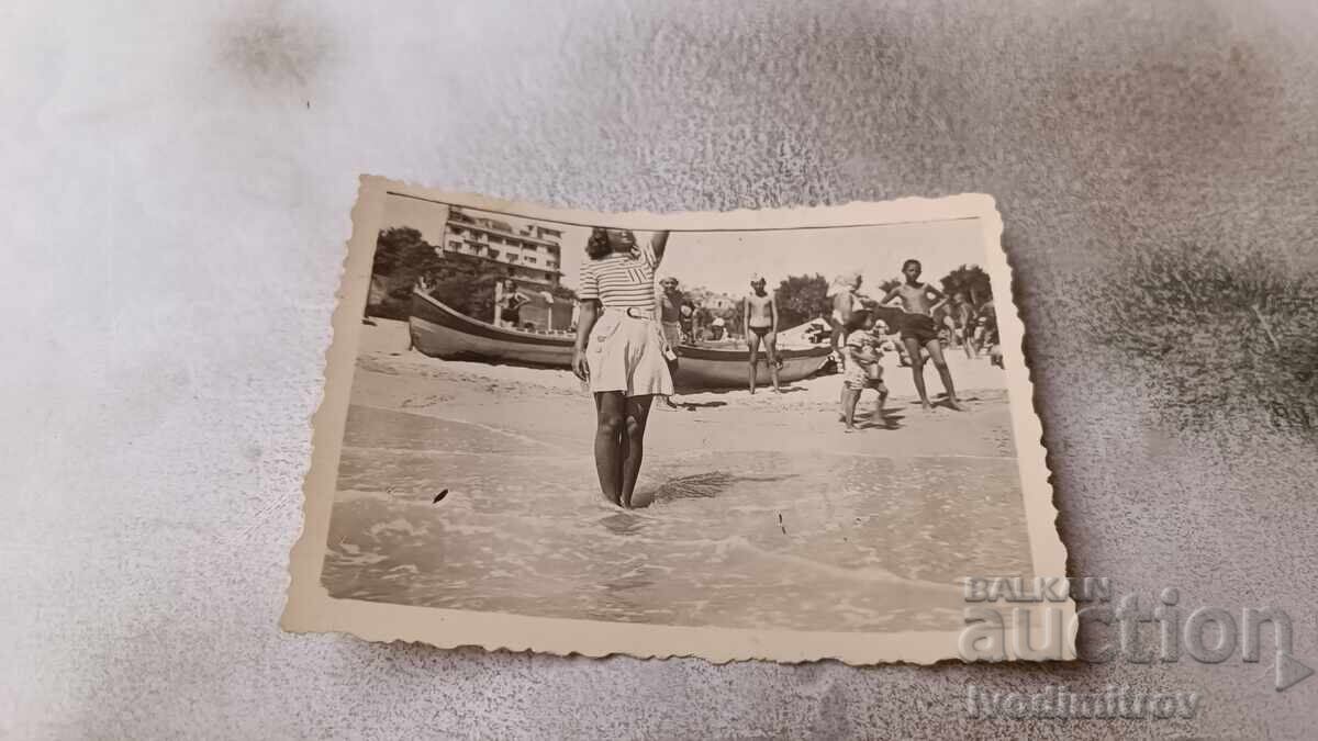 Φωτογραφία Νεαρό κορίτσι στην παραλία