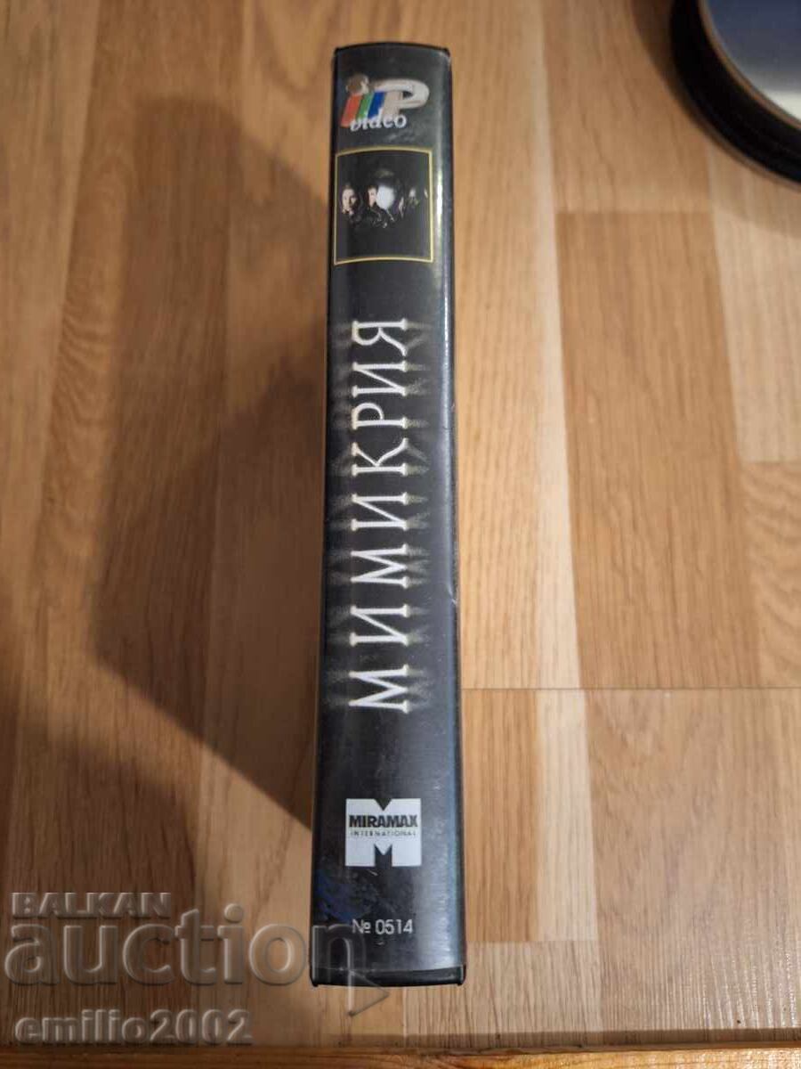 Видео касета  Мимикрия с цена € 4.00 | 7.82 лв.