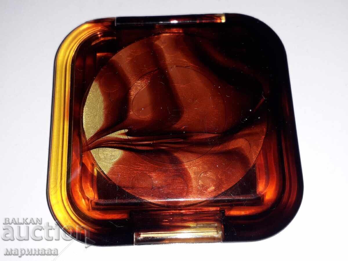 Delivery of VINTAGE MIRROR FOR A LADY'S BAG Delivery of VINTAGE MIRROR FOR A LADY'S BAG