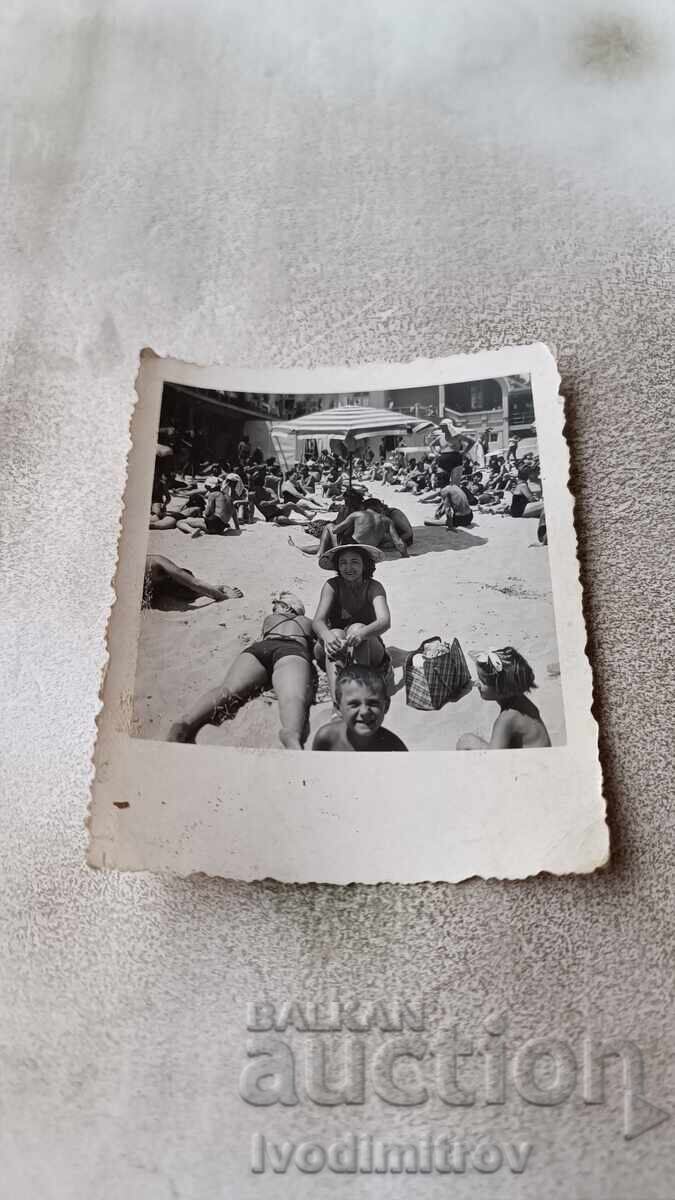 Photo Women and children on the beach Photo Women and children on the beach