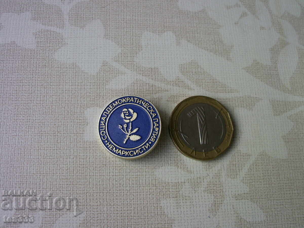 Значка Социалдемократическа партия немарксисти с цена € 1.25 | 2.44 лв.